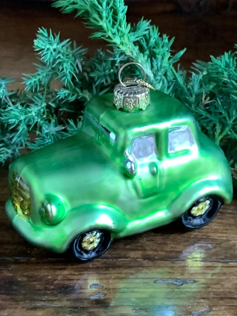 VINTAGE STYLE GREEN GLASS PICKUP TRUCK CHRISTMAS ORNAMENT